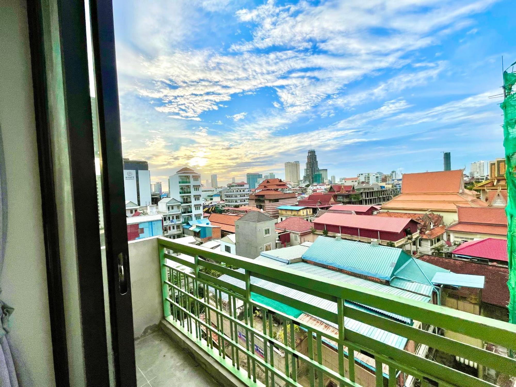 Sky Hotel Central Phnom Penh - Rooms & Apartments Eksteriør billede