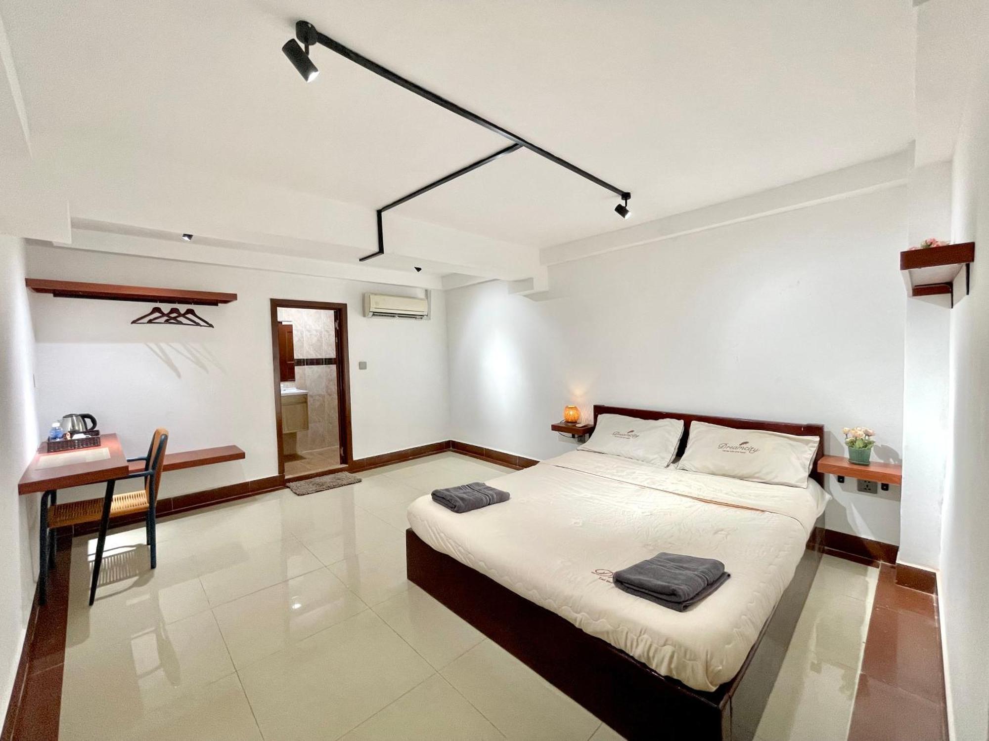 Sky Hotel Central Phnom Penh - Rooms & Apartments Eksteriør billede